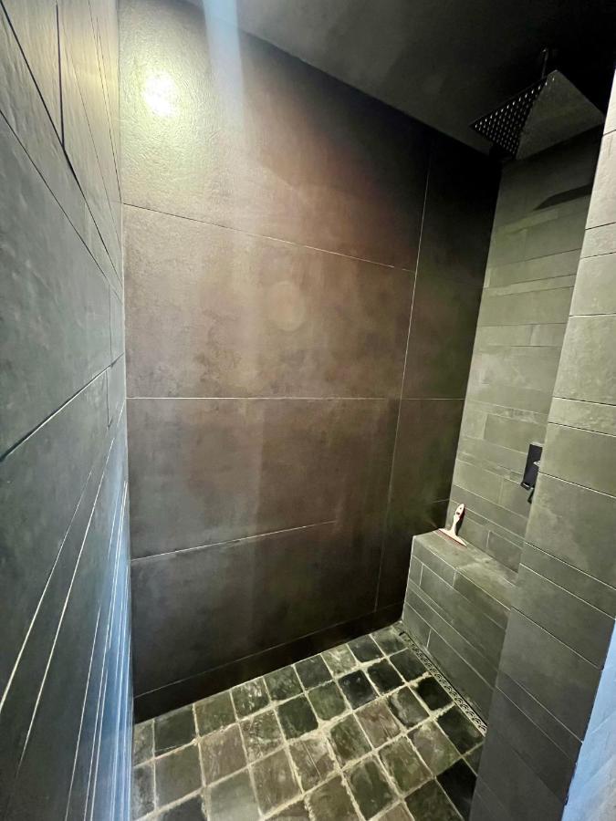 Capstay La Louvière المظهر الخارجي الصورة